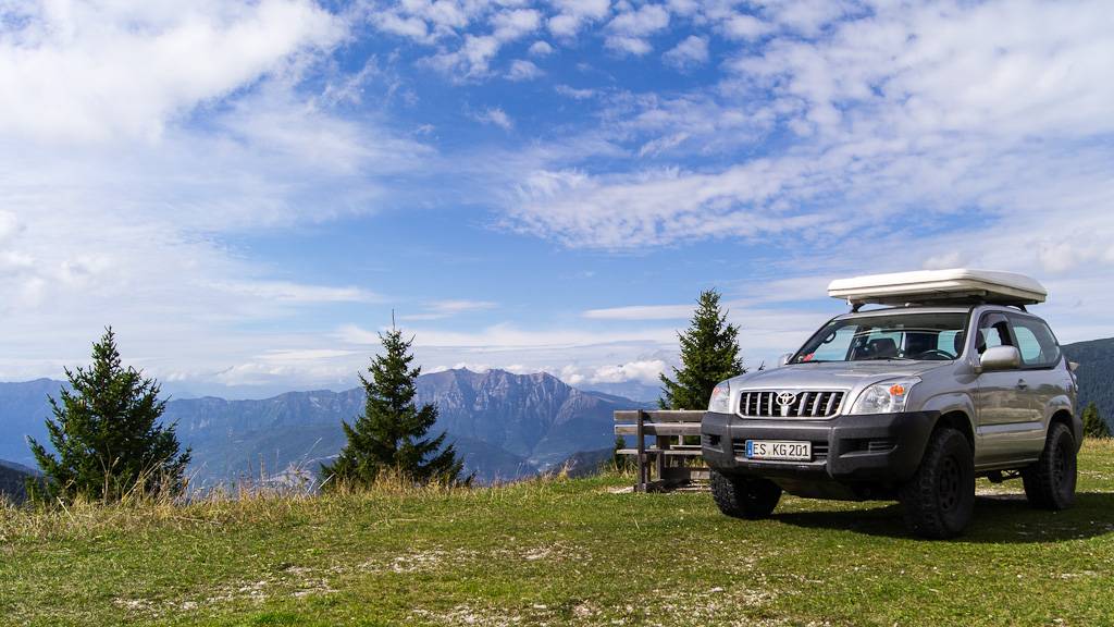 4x4 Toyota Prado rooftop campers